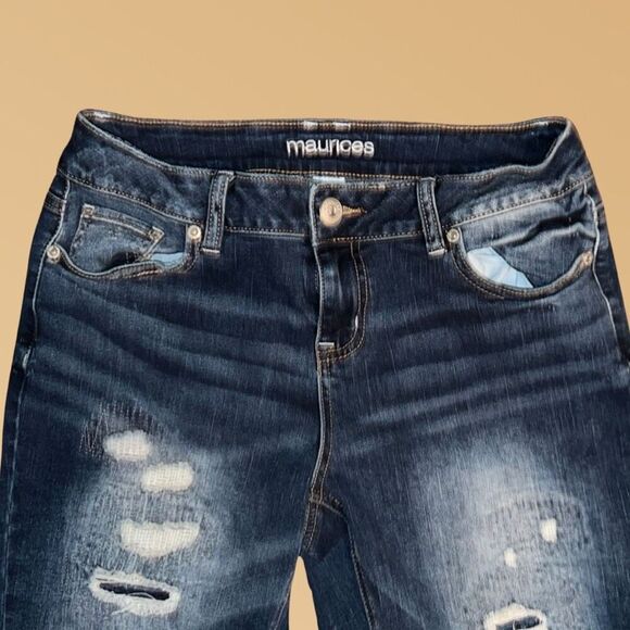 Maurice’s Mid Rise Embroidered Pocket Denim Capris Size 5/6 Waist 29” #13 - Picture 2 of 4